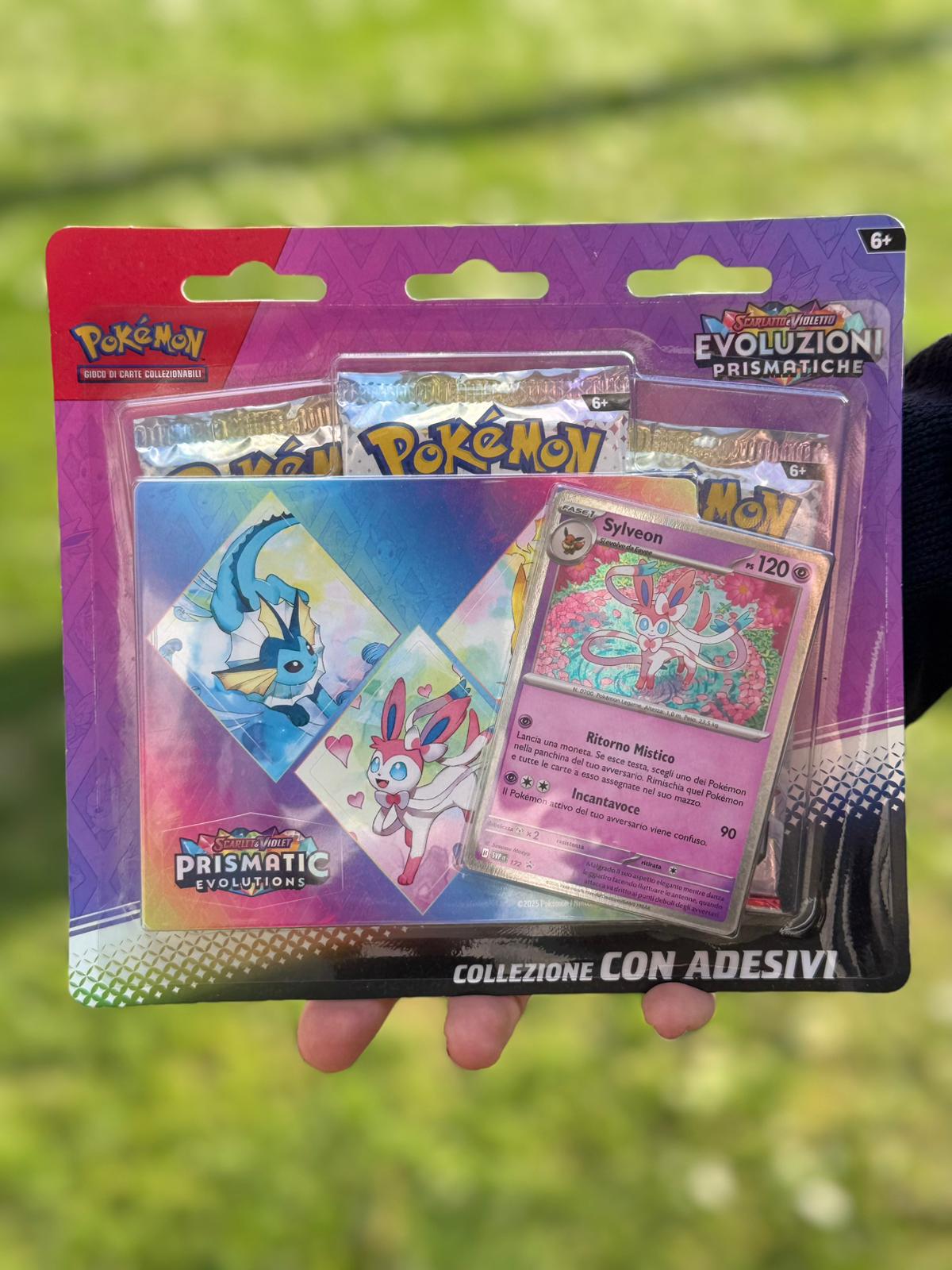 Collezione Evoluzioni Prismatiche con Adesivo Vaporeon, Sylveon e Jolteon (IT)