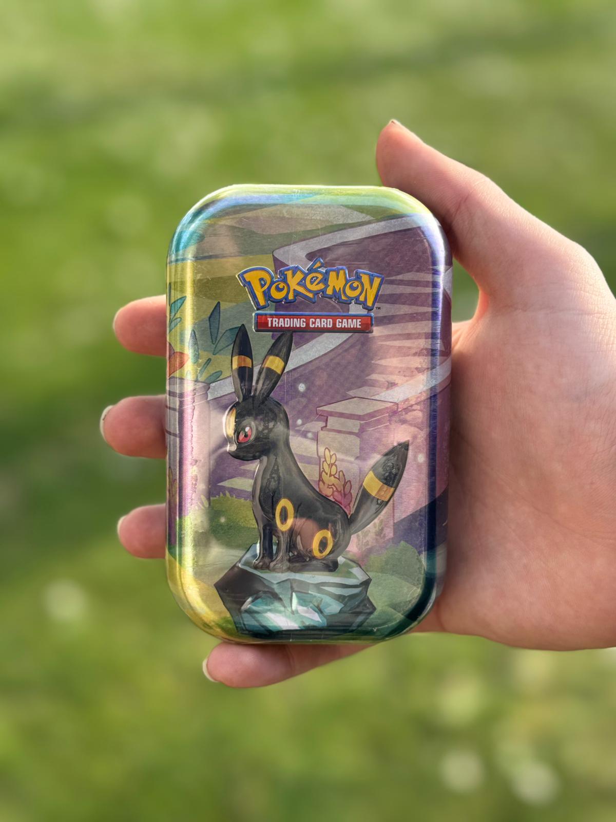 Mini Tin da Collezione Evoluzioni Prismatiche Umbreon (IT)