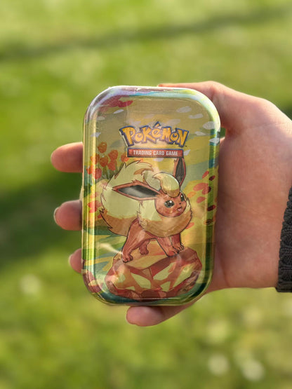 Mini Tin da Collezione Evoluzioni Prismatiche Flareon (IT)