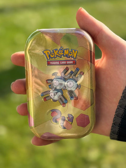 Mini Tin da Collezione 151 Magneton e Ekans (IT)